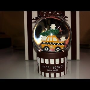 Henri Bendel Christmas ornament.(Taxi snow globe)